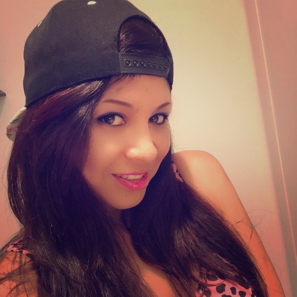 Meet your Posher, Olivia - Picture 1 of 1